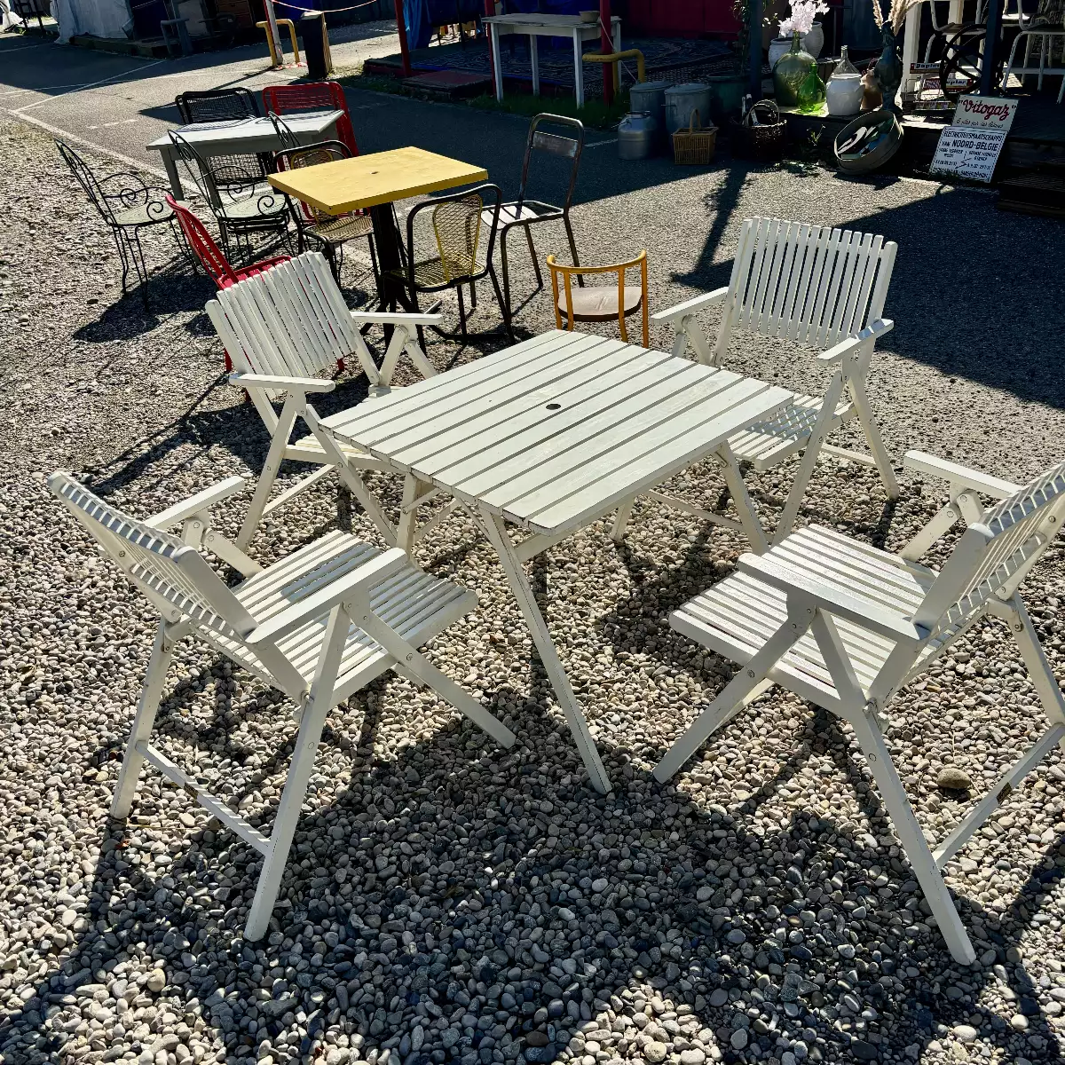 Bel ensemble de salon de jardin Youpy R-Glezes une table, quatre chaises