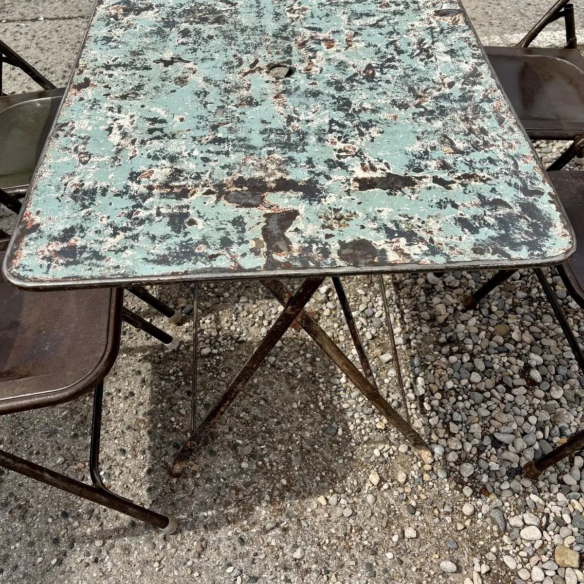 Table métallique pliante